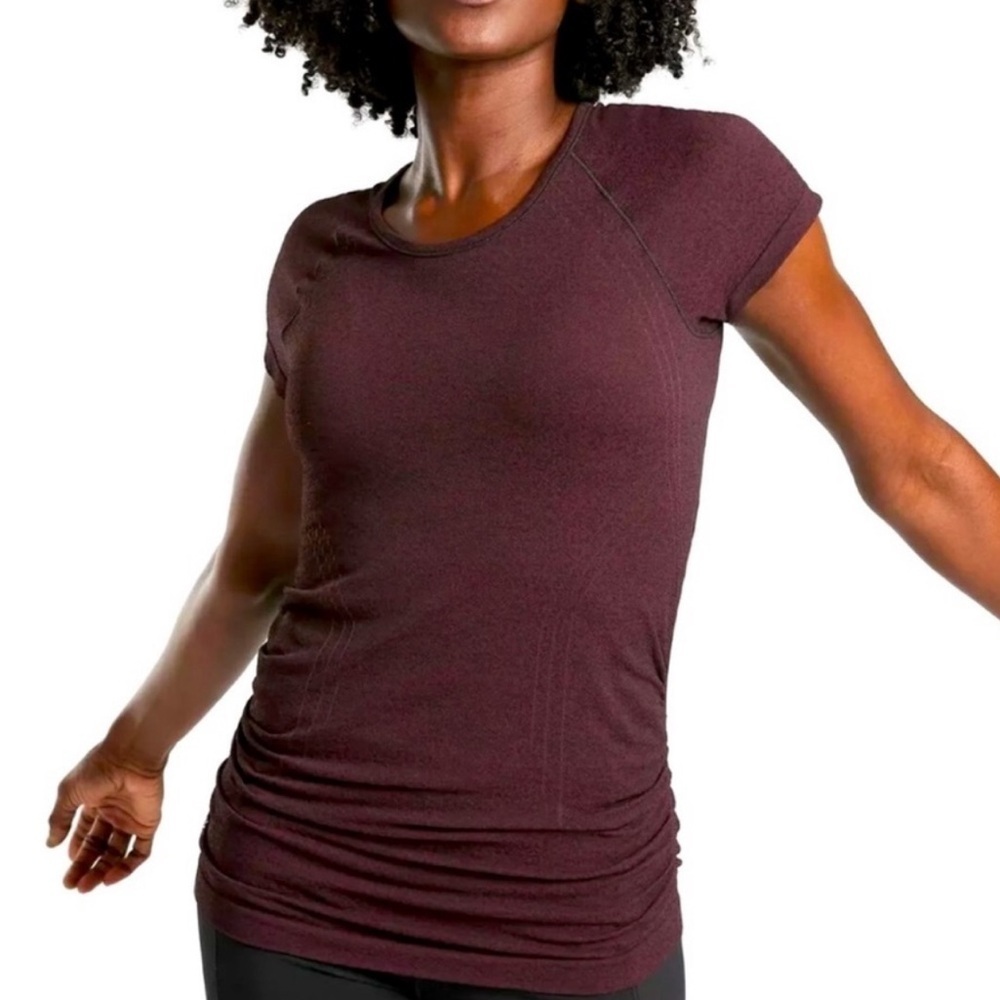 ATHLETA Speedlight Seamless Tee side ruching cranberry wine color